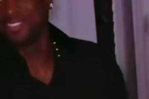 都是老演员了！名场面：韦德在得知詹姆斯决定一后鼓掌庆祝！